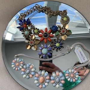 2 FOR 1! NWT Beautiful flower statement necklaces